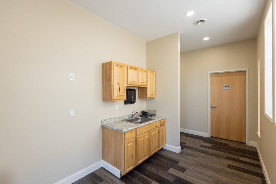 More Photos Of 412 Washington St, The Dalles Freestanding For Sale