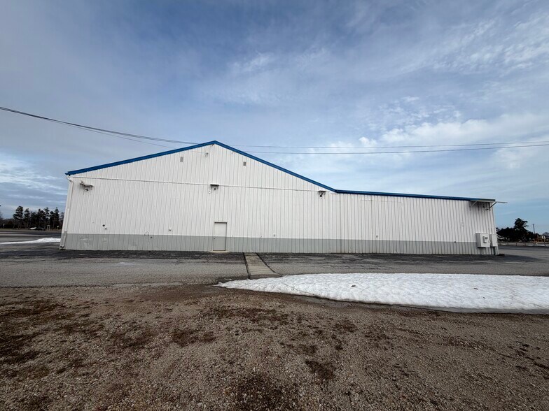 More Photos Of 2905 N Lincoln Rd, Escanaba General Retail For Sale