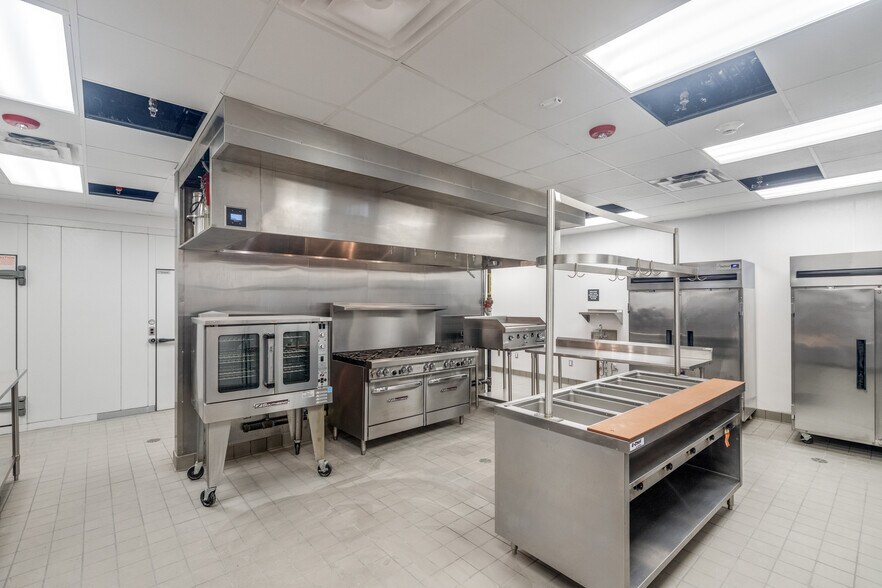 More Photos Of 6601 W University Dr, McKinney Hospital For Lease