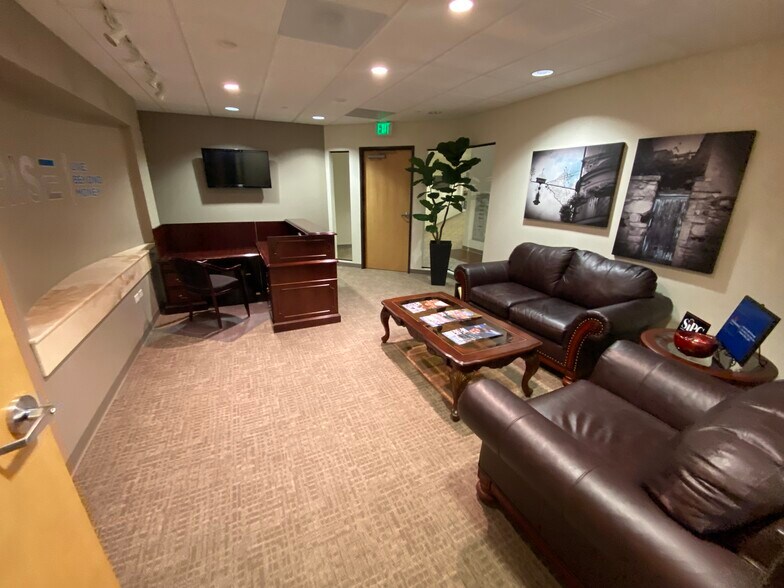 More Photos Of 6060 Greenwood Plaza Blvd, Englewood Office For Sale