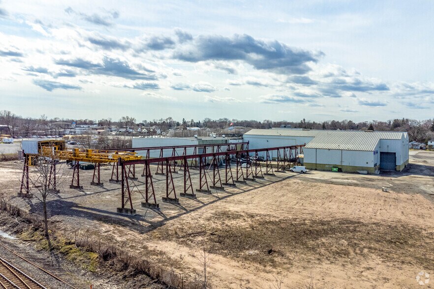 More Photos Of 4256 Carroll Ave, Niagara Falls Warehouse For Lease