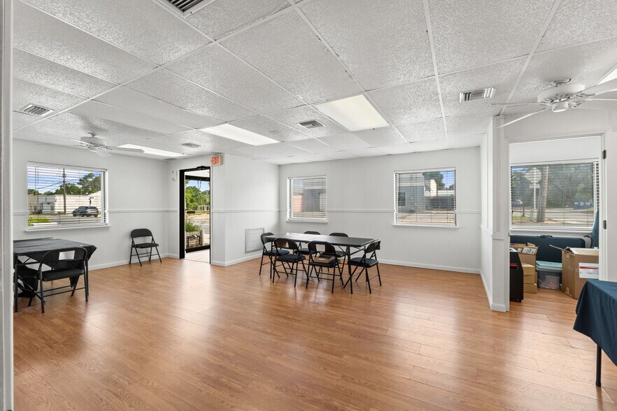 More Photos Of 215 W 6th St, Panama City Medical For Lease