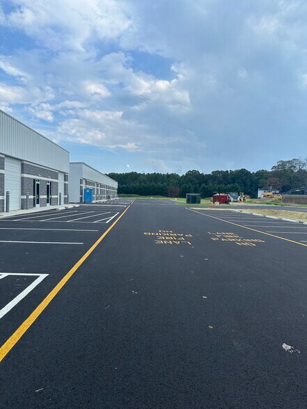 More Photos Of 8129 Pine Ridge Rd, Mechanicsville Light Distribution For Lease