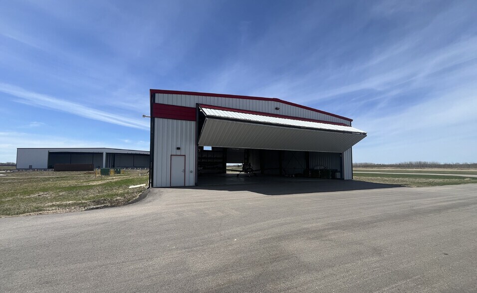 Primary Photo Of 52111 Range Road 270, Spruce Grove Airplane Hangar For Sale