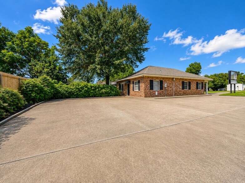 More Photos Of 321 S Main St, Marksville Office For Sale