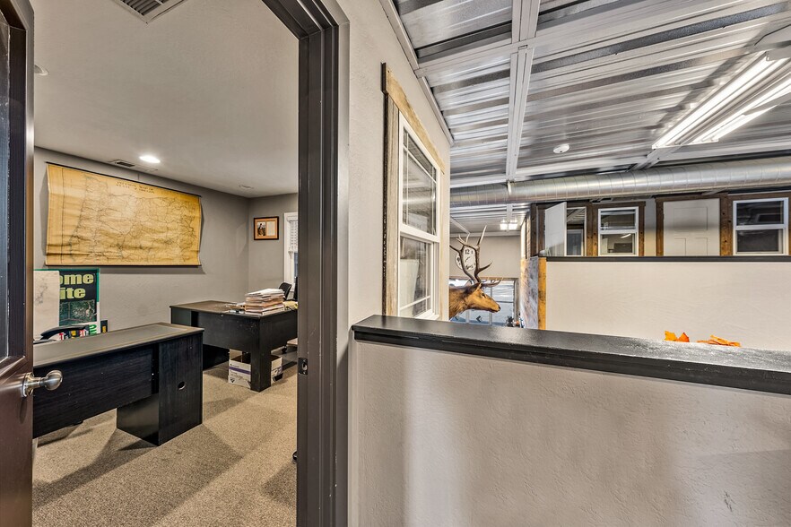 More Photos Of 3811 Crater Lake Hwy, Medford Warehouse For Sale