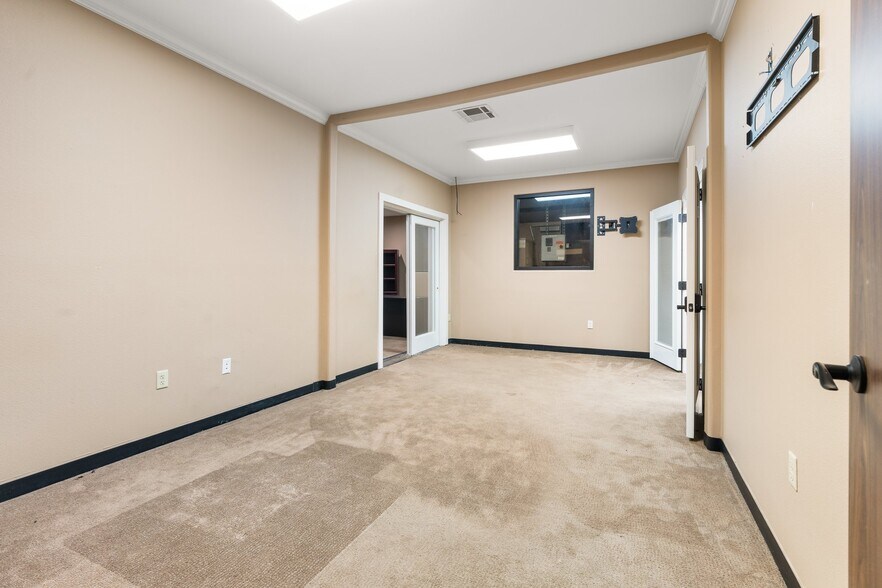 More Photos Of 18920 Freeport Dr, Montgomery Industrial For Sale