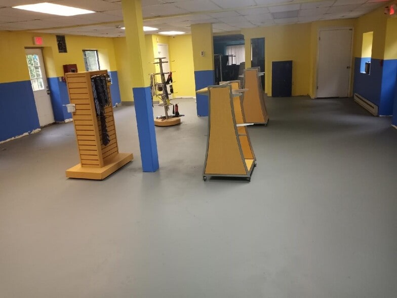 More Photos Of 982 Rubber Ave, Naugatuck Office For Sale