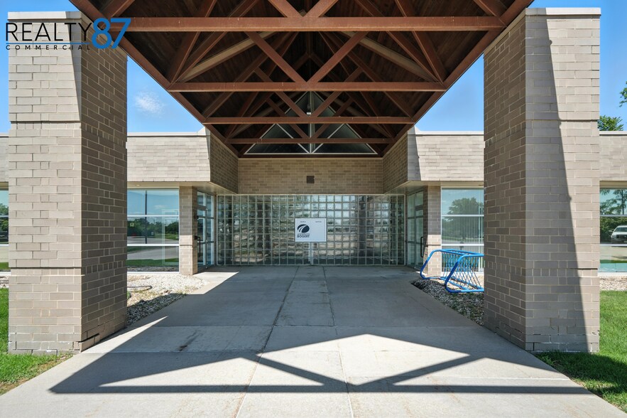 More Photos Of 4050 River Center Ct NE, Cedar Rapids Office For Lease