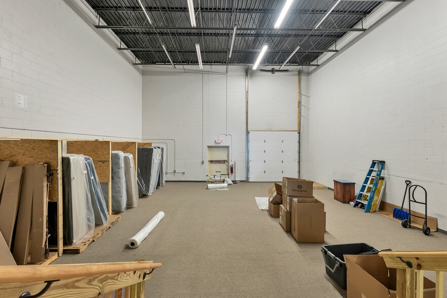 More Photos Of 777 S Willow St, Manchester Storefront For Lease