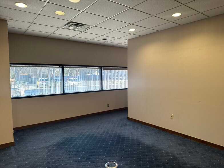 More Photos Of 4401-4435 O St, Lincoln Office For Sale