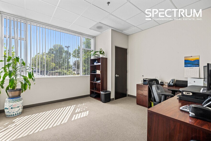 More Photos Of 25106 Avenue Tibbitts, Valencia Loft Creative Space For Sale