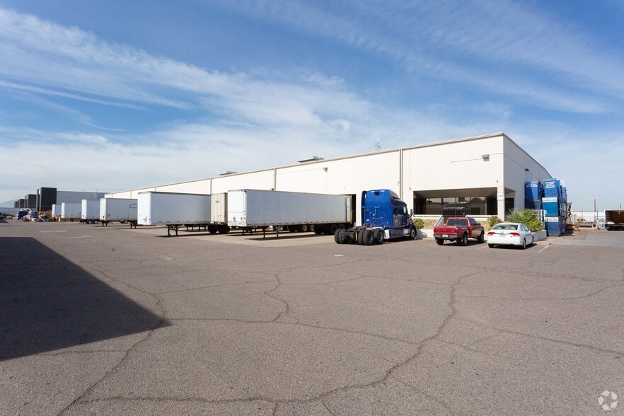 More Photos Of 806 S 56th Ave, Phoenix Warehouse For Lease