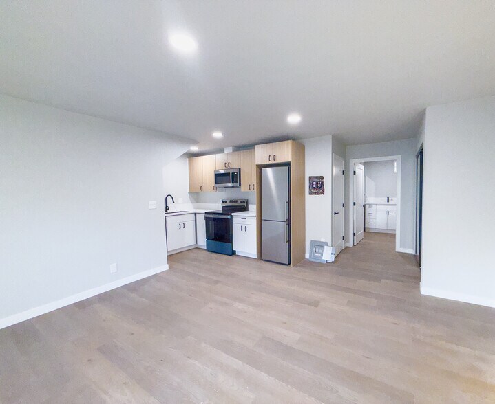 More Photos Of 1500 Venice Blvd, Venice Apartments For Sale
