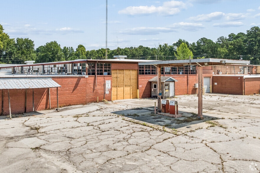 More Photos Of 500 S Chippewa St, Lumberton Warehouse For Sale