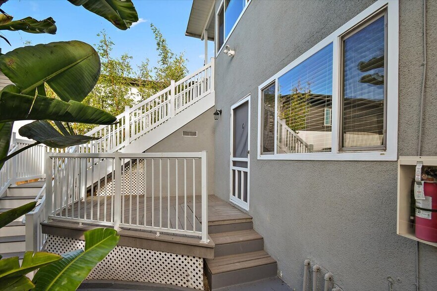More Photos Of 1534 Manhattan Beach Blvd, Manhattan Beach Apartments For Sale