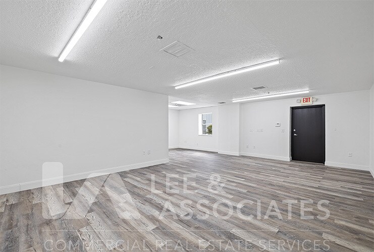 More Photos Of 841 Drive Buick Ave, Orlando Warehouse For Lease