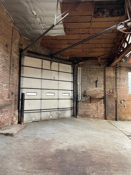 More Photos Of 937 W Irving Park Rd, Chicago Auto Repair For Lease