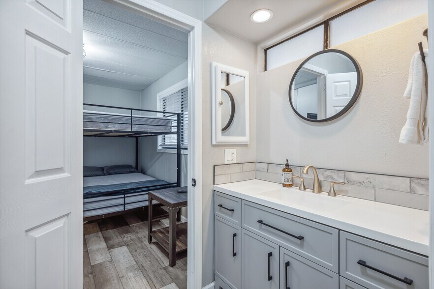 More Photos Of 1837 Riverside Dr, Bullhead City Specialty For Sale
