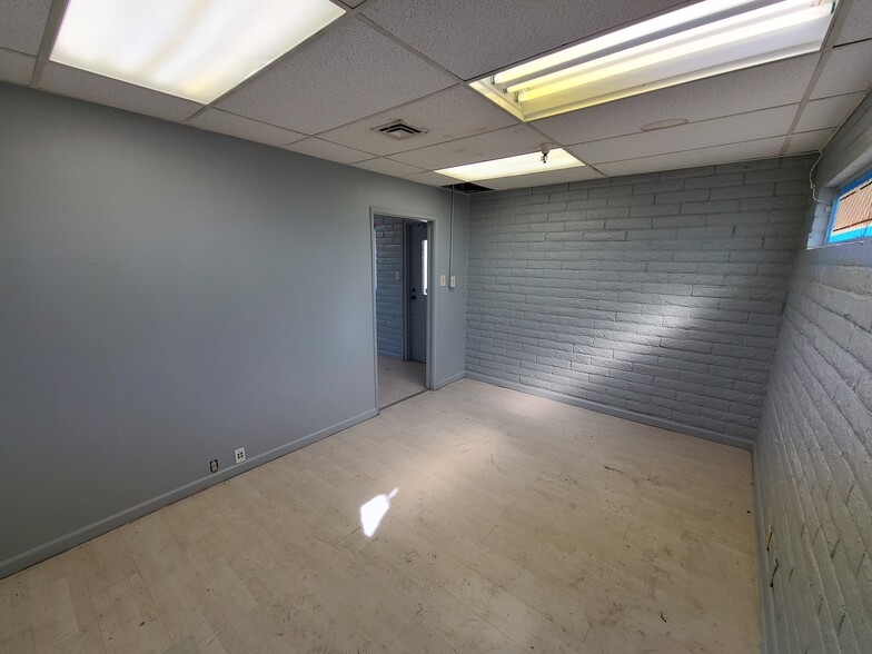 More Photos Of 3250 Palm Pky, Las Vegas Warehouse For Sale