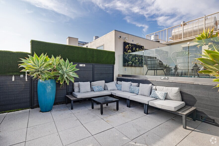 More Photos Of 217 E 8th St, Los Angeles Apartments For Lease