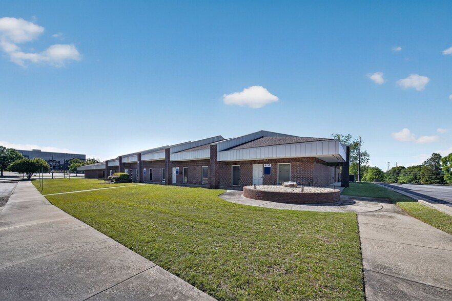 More Photos Of 500 18th St, Columbus Medical For Lease