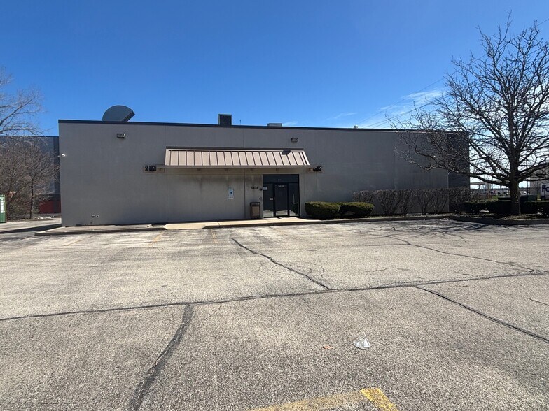 More Photos Of 5834 W Howard St, Skokie Warehouse For Sale