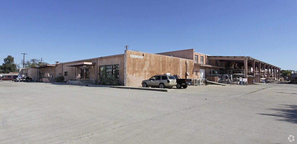 Primary Photo Of 1350 E Southcross Blvd, San Antonio Manufacturing For Lease