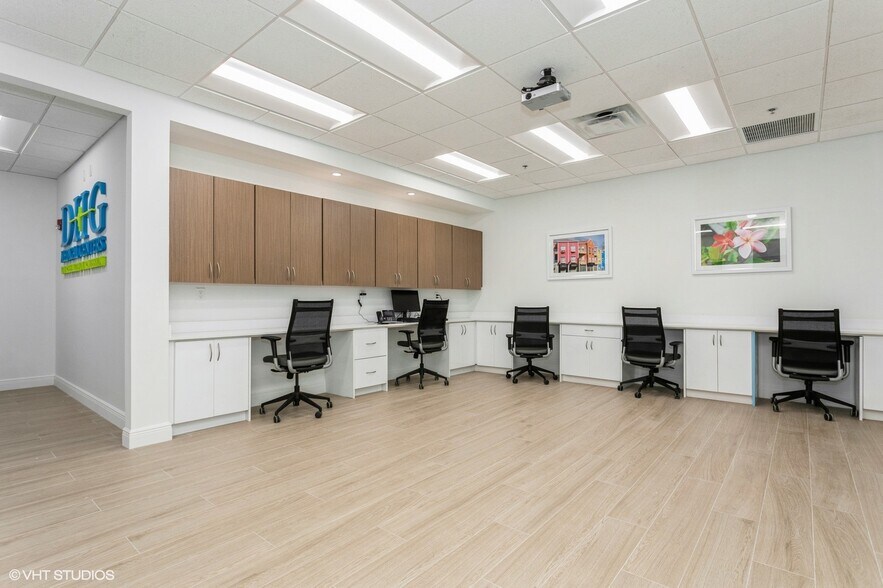 More Photos Of 2520 Tamiami Trl N, Nokomis Office For Sale