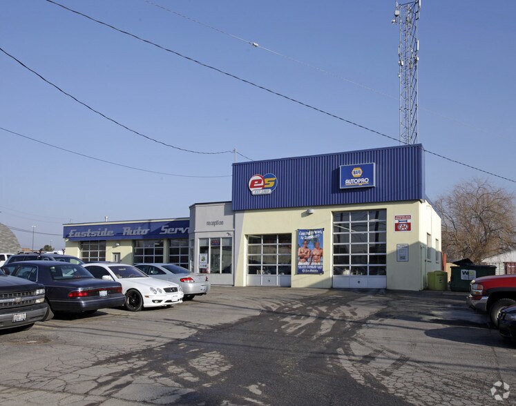 Primary Photo Of 573 Chartwell Rd, Oakville Auto Repair For Sale