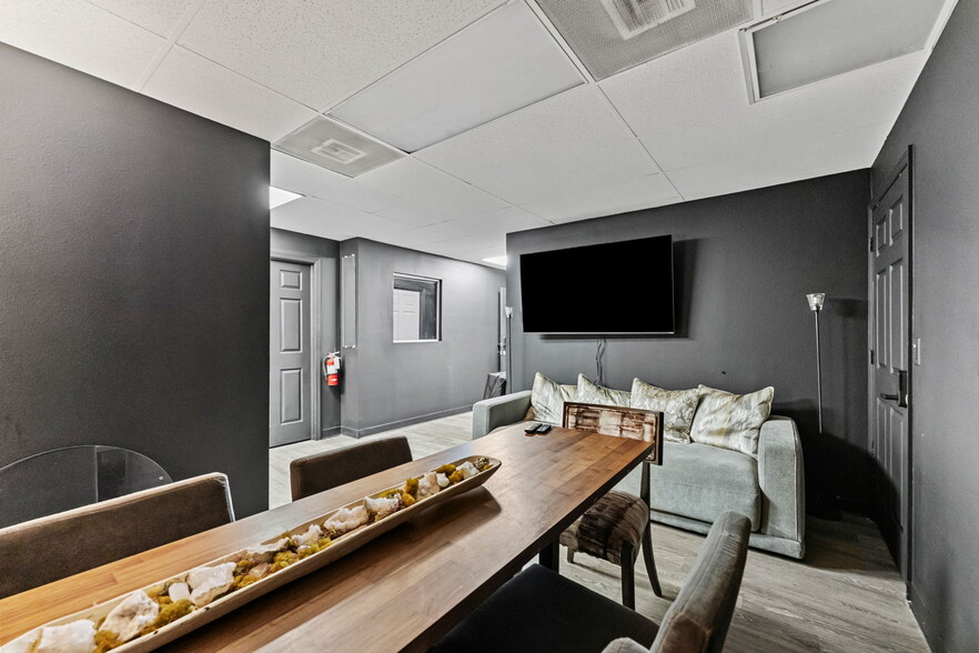 More Photos Of 3007 W Cypress St, Tampa General Retail For Sale