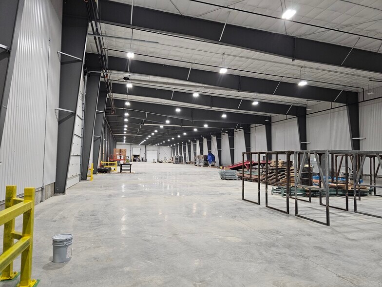 More Photos Of 8875 Willow Cale Rd, Prince George Distribution For Lease