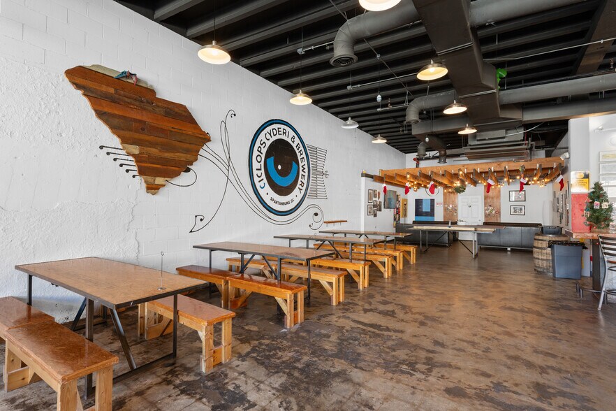 More Photos Of 197 E St John St, Spartanburg Restaurant For Lease