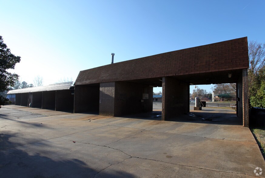 More Photos Of 207 E Butler Rd, Mauldin Carwash For Sale