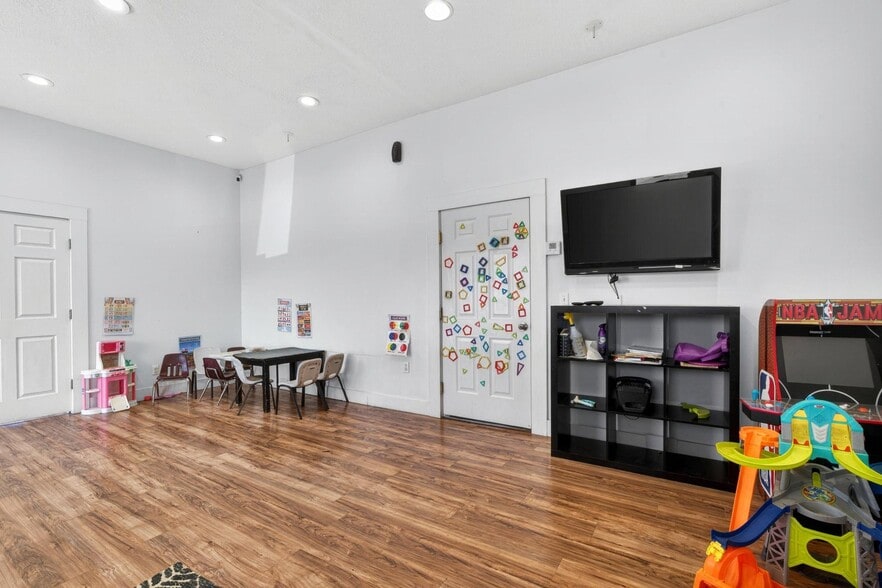 More Photos Of 75 N 200 W, Hurricane Freestanding For Sale