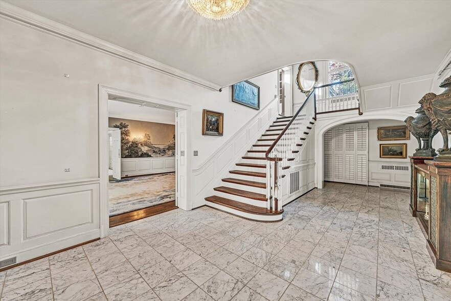 More Photos Of 934 Commander Dr, Roanoke Specialty For Sale