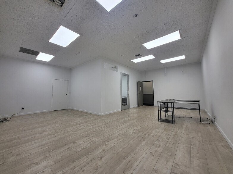 More Photos Of 4711 Oakwood Ave, Los Angeles Office For Lease