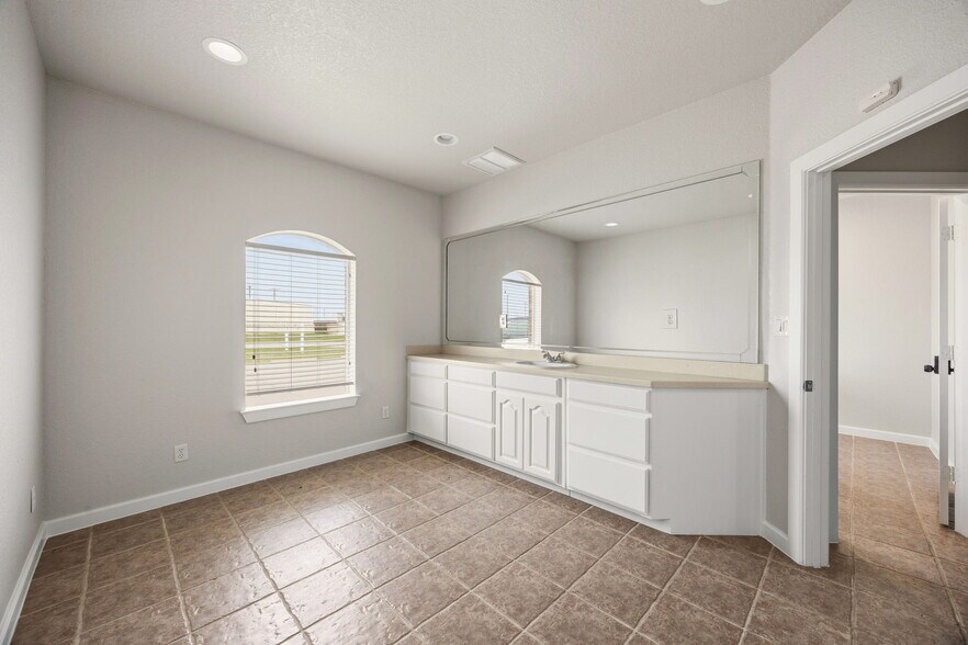 More Photos Of 401 Center Court Dr, Bridgeport Medical For Sale