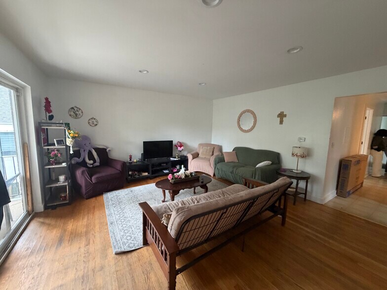 More Photos Of 836 S Morgan St, Chicago Multifamily For Sale