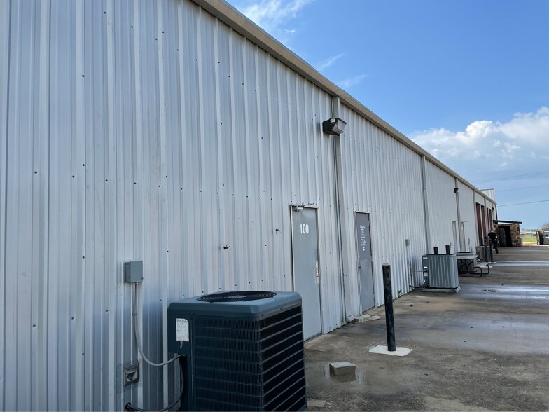 More Photos Of 118 Trademark Dr, Buda Unknown For Lease