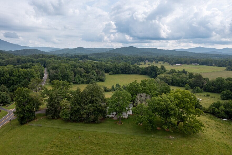 More Photos Of 1526 Highway 255 N, Sautee Nacoochee Hotel For Sale