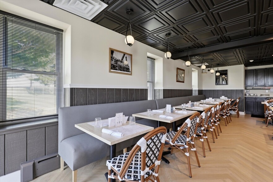 More Photos Of 641 Old Elm St, Conshohocken Bar For Sale
