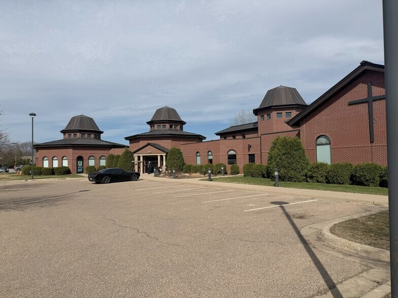 More Photos Of 1201 NE 1st St, New Prague Office For Sale