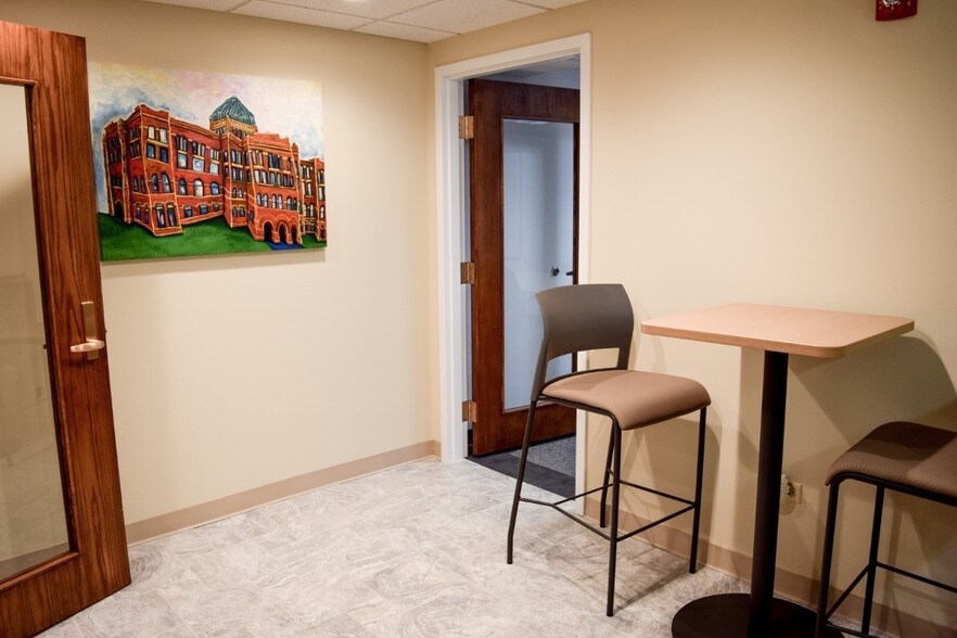 More Photos Of 127 S First St, Geneva Office Residential For Lease