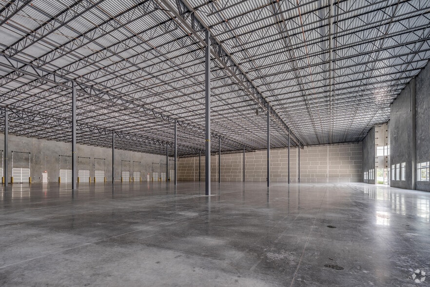 More Photos Of 3200 S Sam Houston Pky E, Houston Distribution For Lease