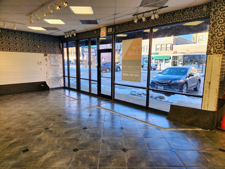 More Photos Of 955 W Diversey Pky, Chicago Storefront For Lease