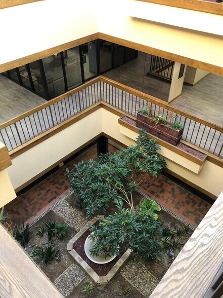 More Photos Of 2727 N Grandview Blvd, Waukesha Office For Sale