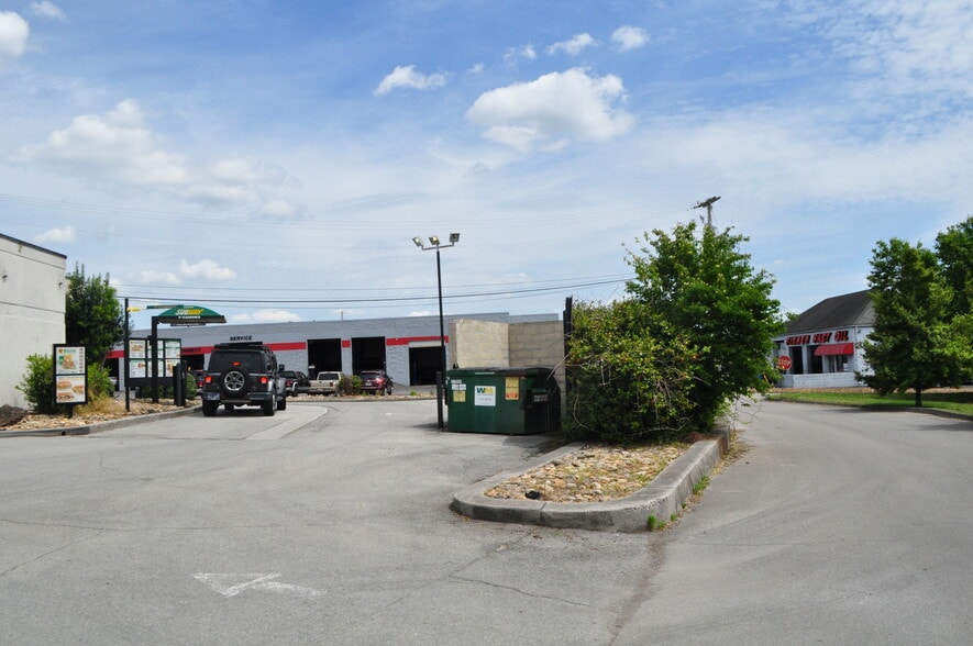 More Photos Of 10244 Kingston Pike, Knoxville Restaurant For Sale