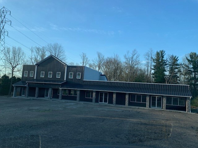 More Photos Of 8733-8737 Mayfield Rd, Chesterland Freestanding For Lease