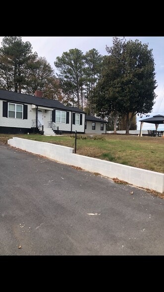 More Photos Of 340 Lockheed Ave SE, Marietta Healthcare For Sale